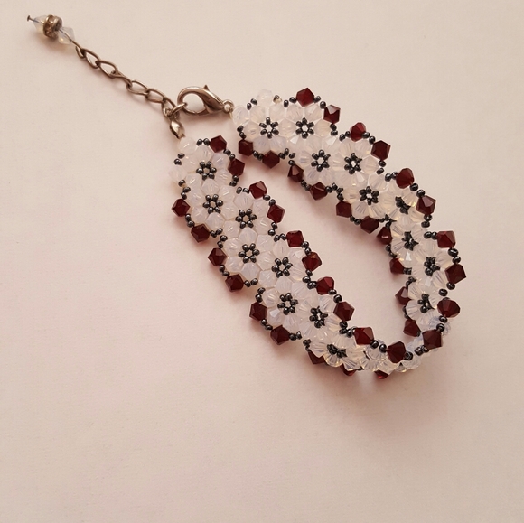 Flower design beaded bracelet - Picture 9 of 12